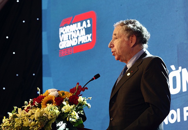 Chủ tịch Liên đoàn xe động cơ thể thao thế giới (FIA) – ông Jean Todt tại lễ động thổ đường đua F1 tại Hà Nội. Chủ tịch Liên đoàn xe động cơ thể thao thế giới (FIA) – ông Jean Todt tại lễ động thổ đường đua F1 tại Hà Nội.