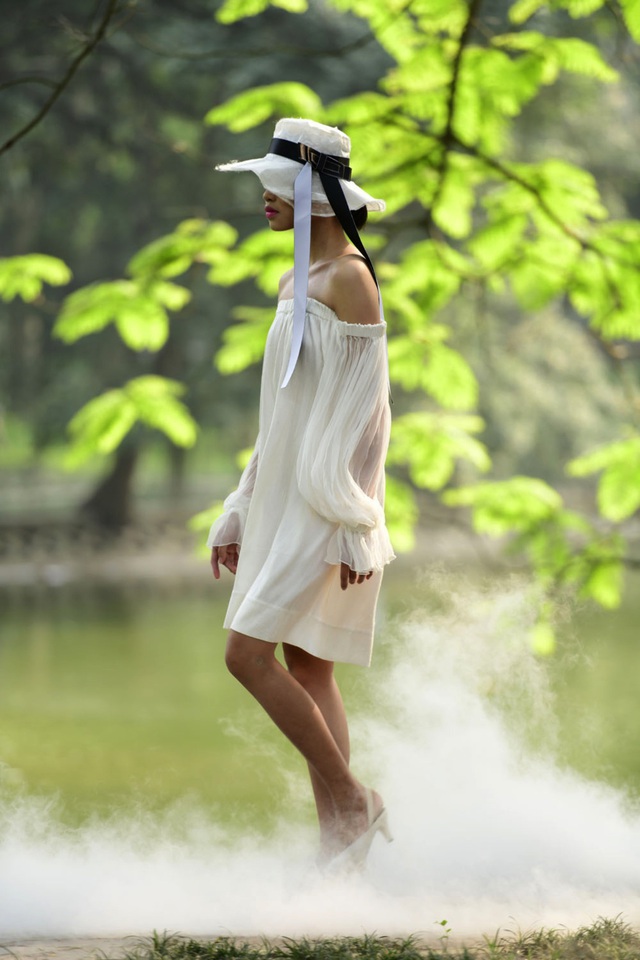 Chiêm ngưỡng lụa tơ tằm cao cấp đắt nhất Bảo Lộc biến hoá trong thời trang Thu - Đông - 6
