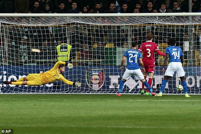 Tiền đạo 36 tuổi Quagliarella tỏa sáng giúp Italia đại thắng “6 sao” - 4 Tiền đạo 36 tuổi Quagliarella tỏa sáng giúp Italia đại thắng “6 sao” - 4