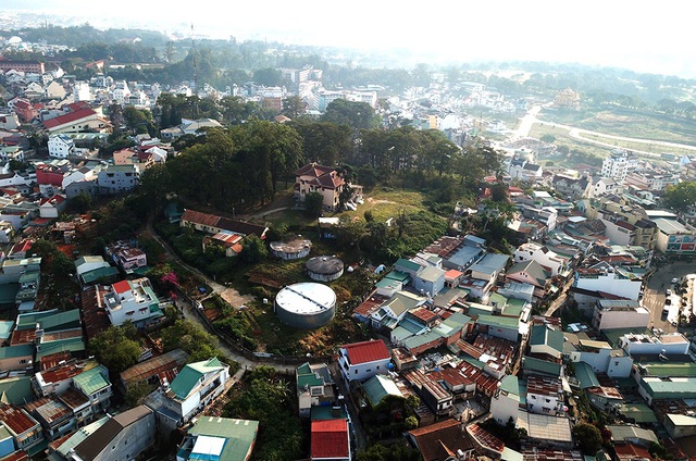 Cận cảnh Dinh tỉnh trưởng - di sản hoang phế ở Đà Lạt - 1 Cận cảnh Dinh tỉnh trưởng - di sản hoang phế ở Đà Lạt - 1