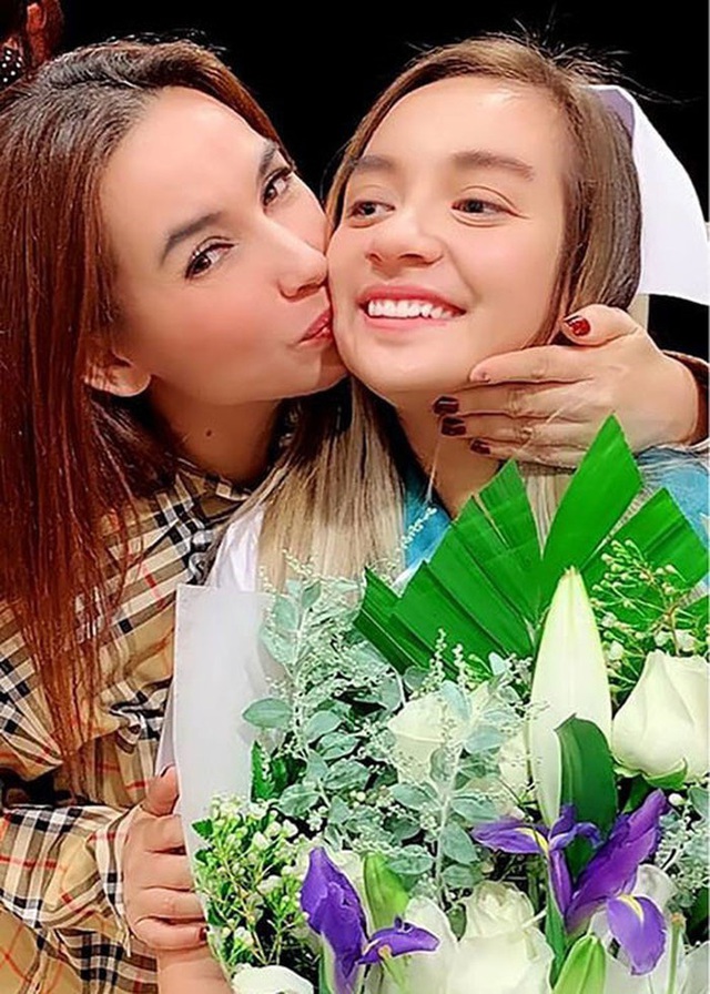Phi Nhung nhận nuôi 22 người con ở Việt Nam, con gái ruột ở Mỹ hiện ra sao? - 1 Phi Nhung nhận nuôi 22 người con ở Việt Nam, con gái ruột ở Mỹ hiện ra sao? - 1