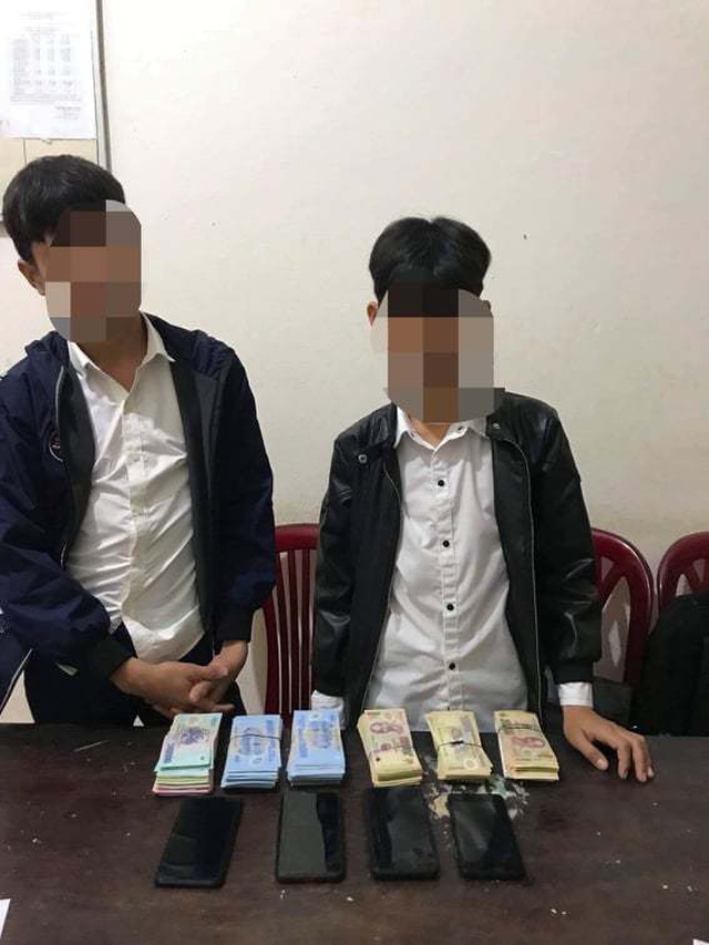 3 thanh niên trộm hòm công đức tại Ngã ba Đồng Lộc bưng lên núi - 2 3 thanh niên trộm hòm công đức tại Ngã ba Đồng Lộc bưng lên núi - 2