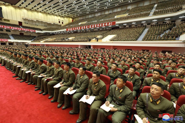 Sĩ quan Triều Tiên vừa khóc vừa ghi chép trong cuộc họp “lịch sử” với ông Kim Jong-un - 3