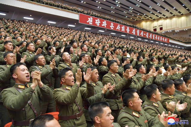 Sĩ quan Triều Tiên vừa khóc vừa ghi chép trong cuộc họp “lịch sử” với ông Kim Jong-un - 6