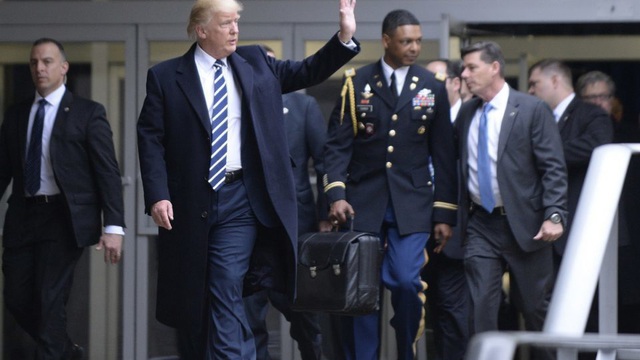 CNN: Ông Trump từng đề cập sử dụng vali hạt nhân với Triều Tiên - 1 CNN: Ông Trump từng đề cập sử dụng vali hạt nhân với Triều Tiên - 1