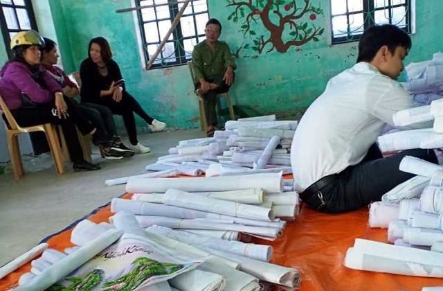 Mất tiền oan vì gia công tranh đính đá cho Phó hiệu trưởng trường mầm non - 3 Mất tiền oan vì gia công tranh đính đá cho Phó hiệu trưởng trường mầm non - 3