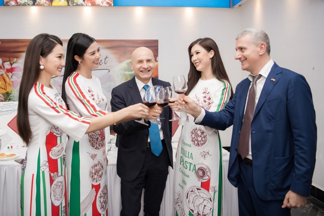 Hoa hậu Ngọc Hân được Italy phong danh hiệu Đại sứ ẩm thực - 6 Hoa hậu Ngọc Hân được Italy phong danh hiệu Đại sứ ẩm thực - 6