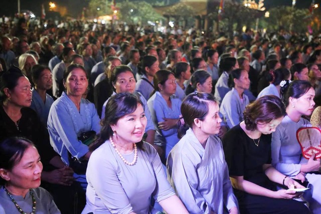 Cố đô Hoa Lư lung linh trong đêm hội hoa đăng cầu quốc thái dân an - 3 Cố đô Hoa Lư lung linh trong đêm hội hoa đăng cầu quốc thái dân an - 3