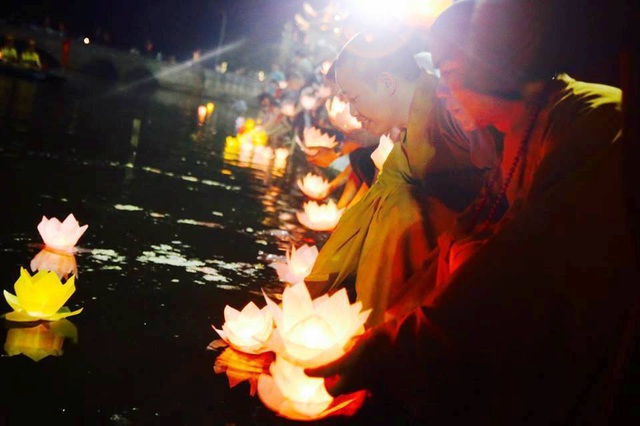 Cố đô Hoa Lư lung linh trong đêm hội hoa đăng cầu quốc thái dân an - 9 Cố đô Hoa Lư lung linh trong đêm hội hoa đăng cầu quốc thái dân an - 9