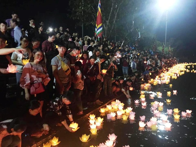 Cố đô Hoa Lư lung linh trong đêm hội hoa đăng cầu quốc thái dân an - 11 Cố đô Hoa Lư lung linh trong đêm hội hoa đăng cầu quốc thái dân an - 11