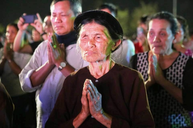 Cố đô Hoa Lư lung linh trong đêm hội hoa đăng cầu quốc thái dân an - 4 Cố đô Hoa Lư lung linh trong đêm hội hoa đăng cầu quốc thái dân an - 4