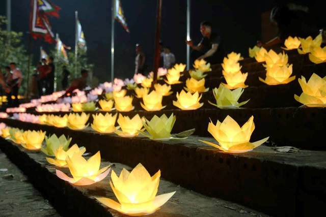 Cố đô Hoa Lư lung linh trong đêm hội hoa đăng cầu quốc thái dân an - 12 Cố đô Hoa Lư lung linh trong đêm hội hoa đăng cầu quốc thái dân an - 12