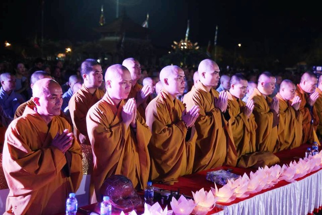 Cố đô Hoa Lư lung linh trong đêm hội hoa đăng cầu quốc thái dân an - 5 Cố đô Hoa Lư lung linh trong đêm hội hoa đăng cầu quốc thái dân an - 5