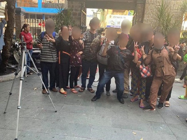 Livestream, cười cợt g&acirc;y hỗn loạn trong đ&aacute;m tang: T&agrave;n nhẫn v&agrave; thiếu văn h&oacute;a? - 2