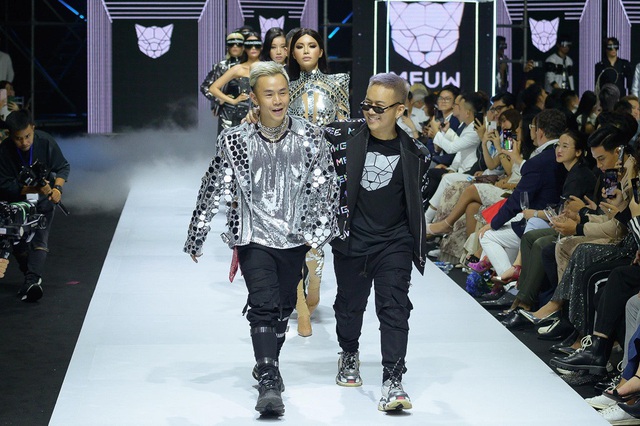 Minh Tú mở màn Aquafina VIFW, bộ ba Thanh Hằng - Quang Đại - Hoàng Thùy công phá thảm đỏ - 12 Minh Tú mở màn Aquafina VIFW, bộ ba Thanh Hằng - Quang Đại - Hoàng Thùy công phá thảm đỏ - 12