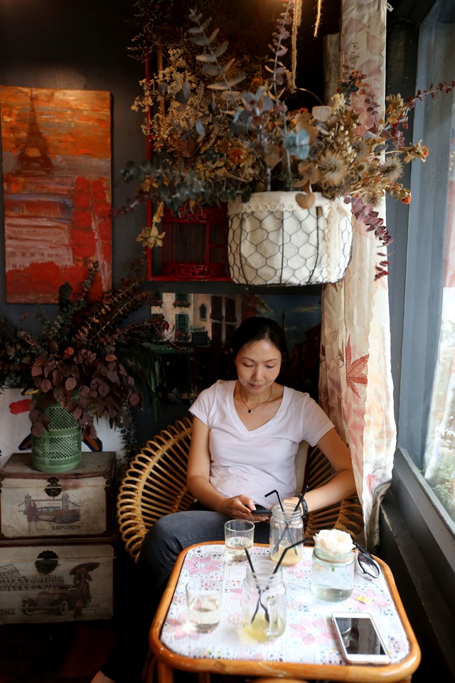 Quán cà phê hè phố theo phong cách Pháp ở Sài Gòn - 5