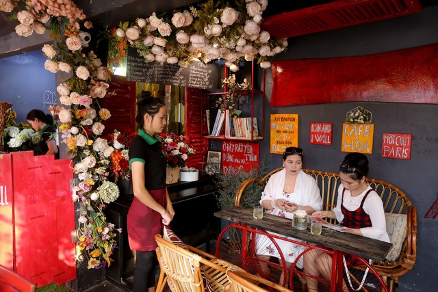 Quán cà phê hè phố theo phong cách Pháp ở Sài Gòn - 7