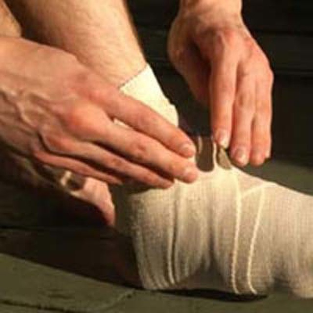 Làm gì khi bị bong gân? - 2 Làm gì khi bị bong gân? - 2