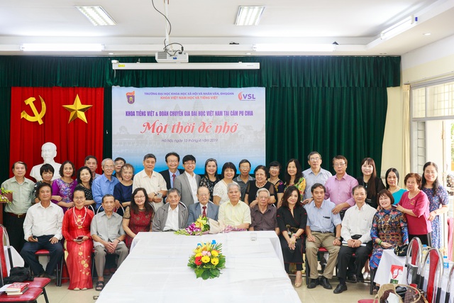 Xúc động câu chuyện của những giáo viên đi dạy tiếng Việt ở Căm- pu- chia - 1
