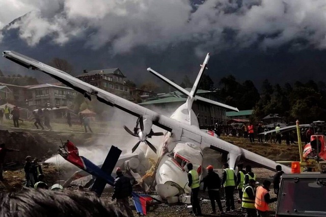 Máy bay đâm phải trực thăng tại “sân bay nguy hiểm nhất thế giới” gần đỉnh Everest - 2
