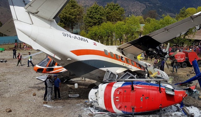 Máy bay đâm phải trực thăng tại “sân bay nguy hiểm nhất thế giới” gần đỉnh Everest - 1