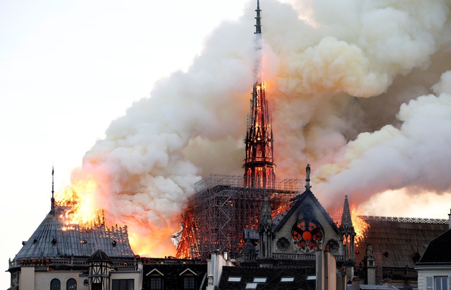 Vì sao đám cháy tại Nhà thờ Đức Bà Paris khó dập tắt nhanh chóng? - 1 Vì sao đám cháy tại Nhà thờ Đức Bà Paris khó dập tắt nhanh chóng? - 1