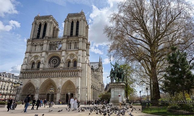 Vụ cháy nhà thờ Đức Bà Paris: Nhiều tour du lịch đi Pháp phải thay đổi lịch trình - 2