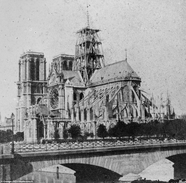 Vẻ đẹp tráng lệ của Nhà thờ Đức Bà Paris trước khi bị nhấn chìm trong biển lửa - 1
