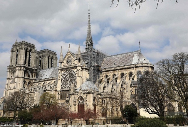 Vẻ đẹp tráng lệ của Nhà thờ Đức Bà Paris trước khi bị nhấn chìm trong biển lửa - 2