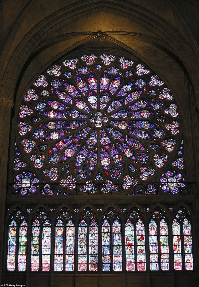 Vẻ đẹp tráng lệ của Nhà thờ Đức Bà Paris trước khi bị nhấn chìm trong biển lửa - 9