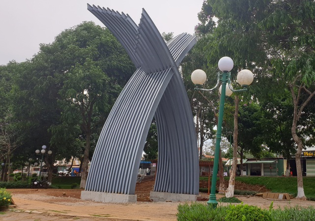 PCT huyện Đắk Mil: &ldquo;Ai phản đối x&acirc;y tượng đ&agrave;i chắc l&agrave; người... Đắk Mil lai (!)&rdquo; - 3