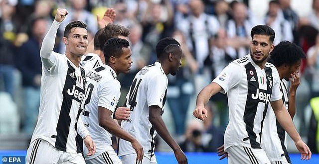 Những khoảnh khắc C.Ronaldo cùng Juventus lên ngôi vô địch Serie A - 13
