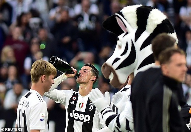 Những khoảnh khắc C.Ronaldo cùng Juventus lên ngôi vô địch Serie A - 2