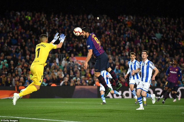 Messi và Suarez im tiếng, Barcelona vẫn đánh bại Sociedad - 5
