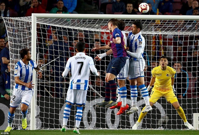 Messi và Suarez im tiếng, Barcelona vẫn đánh bại Sociedad - 4
