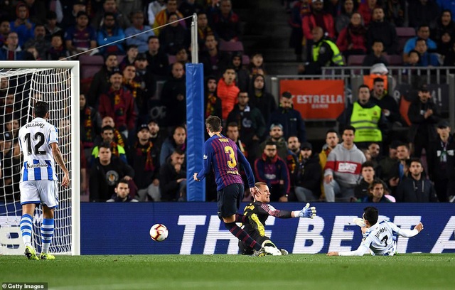 Messi và Suarez im tiếng, Barcelona vẫn đánh bại Sociedad - 6