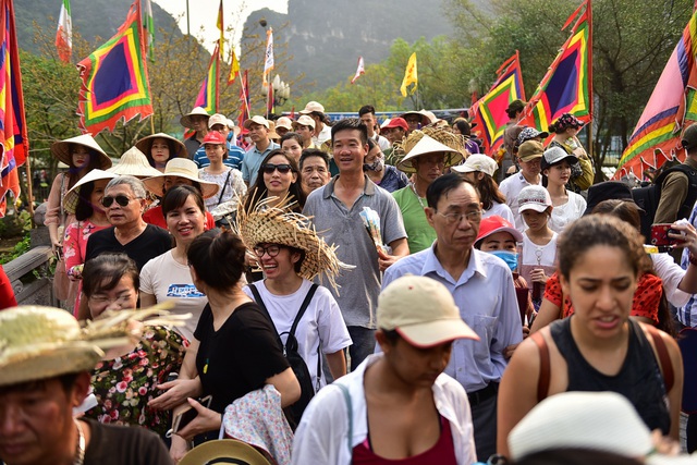 Ninh Bình: Hàng nghìn người dự lễ hội Tràng An - 3