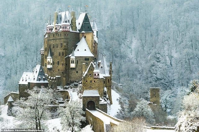 Khám phá những lâu đài đẹp nhất thế giới - 8