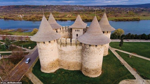 Khám phá những lâu đài đẹp nhất thế giới - 9