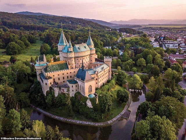 Khám phá những lâu đài đẹp nhất thế giới - 12