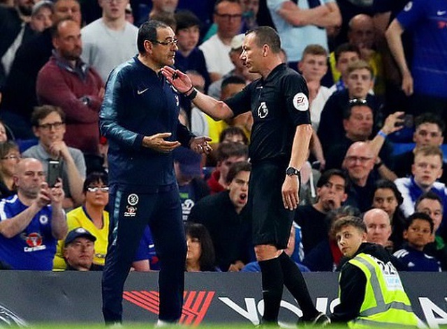 HLV Sarri bị đuổi, Chelsea cãi vã nảy lửa với Burnley - 1