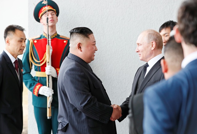 Ông Putin lần đầu gặp ông Kim Jong-un, ủng hộ Triều Tiên bình thường hóa quan hệ với Mỹ - 4 Ông Putin lần đầu gặp ông Kim Jong-un, ủng hộ Triều Tiên bình thường hóa quan hệ với Mỹ - 4