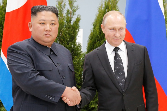 Ông Putin lần đầu gặp ông Kim Jong-un, ủng hộ Triều Tiên bình thường hóa quan hệ với Mỹ - 1 Ông Putin lần đầu gặp ông Kim Jong-un, ủng hộ Triều Tiên bình thường hóa quan hệ với Mỹ - 1