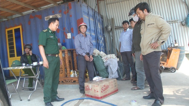 Bắt đối tượng tàng trữ trên nửa tấn thuốc nổ - 1 Bắt đối tượng tàng trữ trên nửa tấn thuốc nổ - 1
