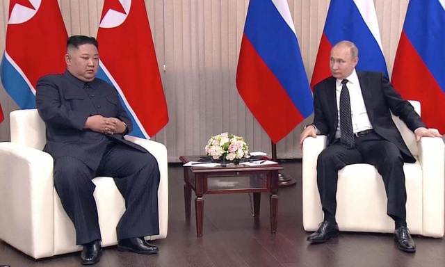 Ông Putin lần đầu gặp ông Kim Jong-un, ủng hộ Triều Tiên bình thường hóa quan hệ với Mỹ - 3 Ông Putin lần đầu gặp ông Kim Jong-un, ủng hộ Triều Tiên bình thường hóa quan hệ với Mỹ - 3