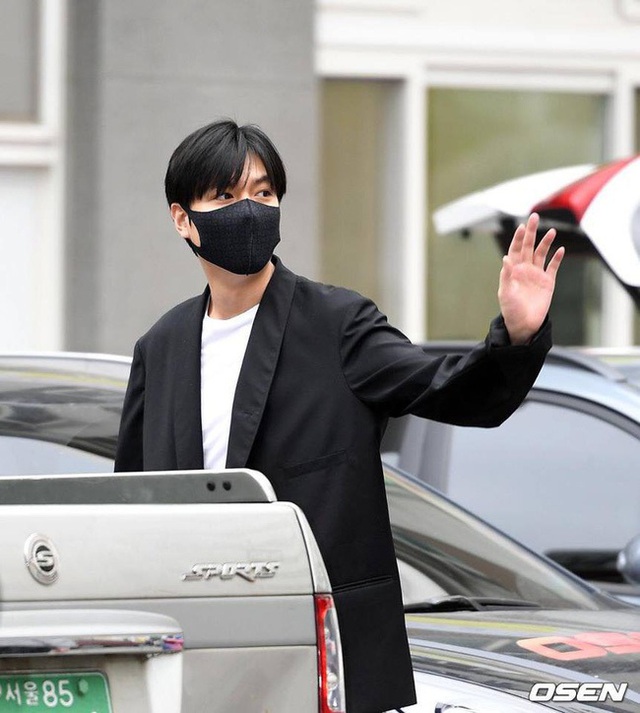 Fan tụp tập đón Kim Tan Lee Min Ho xuất ngũ - 1 Fan tụp tập đón Kim Tan Lee Min Ho xuất ngũ - 1