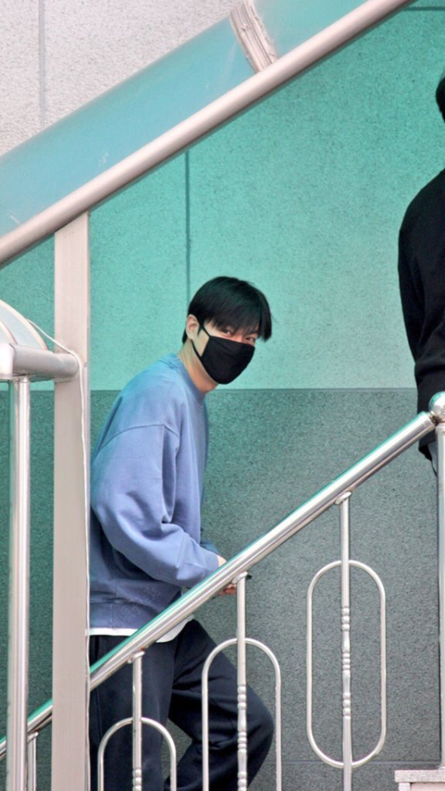 Fan tụp tập đón Kim Tan Lee Min Ho xuất ngũ - 8 Fan tụp tập đón Kim Tan Lee Min Ho xuất ngũ - 8