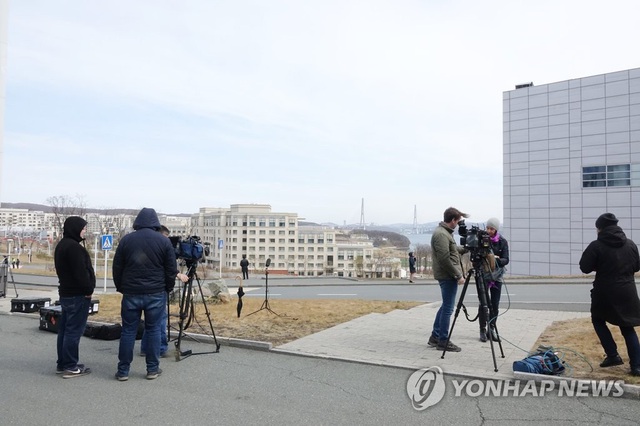 Ông Putin lần đầu gặp ông Kim Jong-un, ủng hộ Triều Tiên bình thường hóa quan hệ với Mỹ - 6 Ông Putin lần đầu gặp ông Kim Jong-un, ủng hộ Triều Tiên bình thường hóa quan hệ với Mỹ - 6