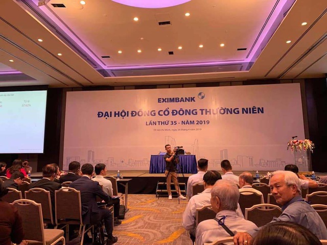 Vừa c&oacute; Chủ tịch HĐQT mới, Eximbank lại tiếp tục ho&atilde;n đại hội cổ đ&ocirc;ng - 1