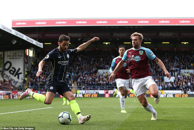 Thắng nhọc nhằn Burnley, Man City trở lại ngôi đầu bảng - 2 Thắng nhọc nhằn Burnley, Man City trở lại ngôi đầu bảng - 2